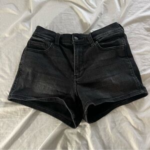 HOLLISTER BLACK DENIM SHORTS